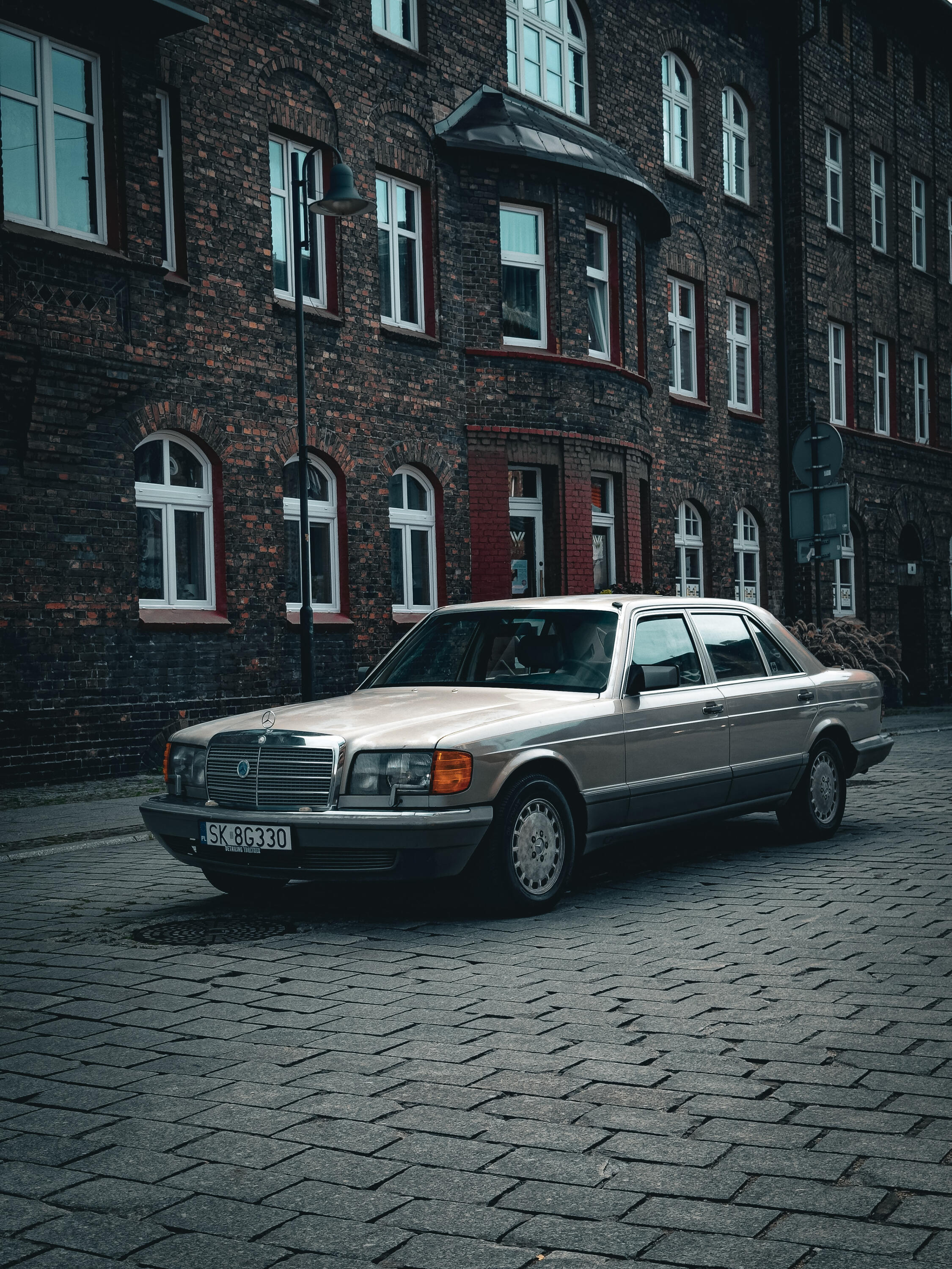Mercedes-Benz 560 SEL
